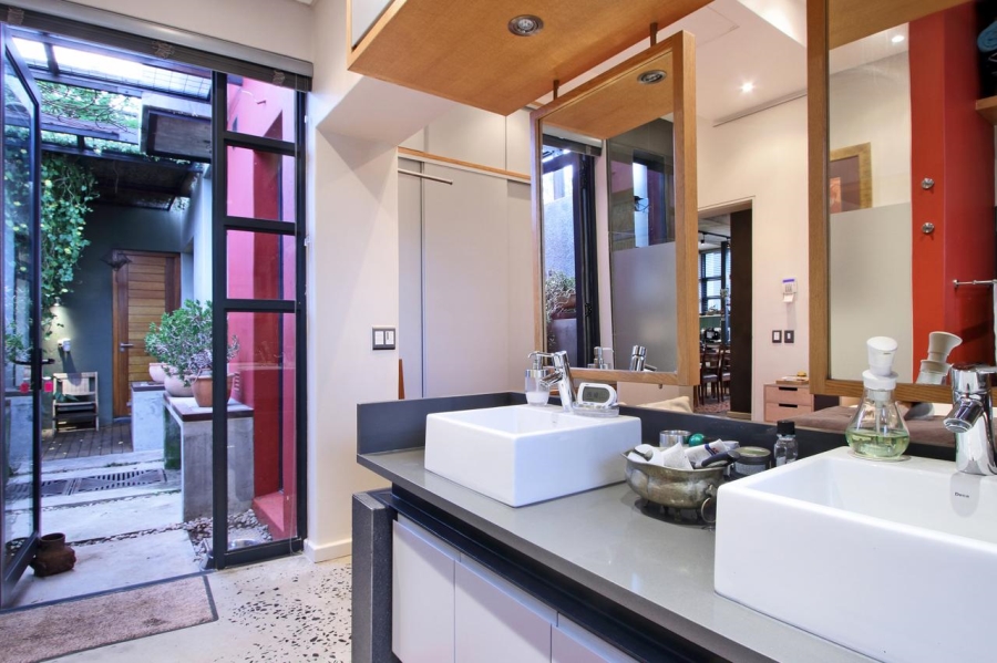 To Let 2 Bedroom Property for Rent in Green Point Western Cape